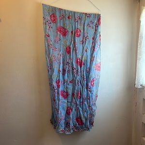 NWOT Milton & Louis floral scarf 40 x 75” matches a purse also in my clo…